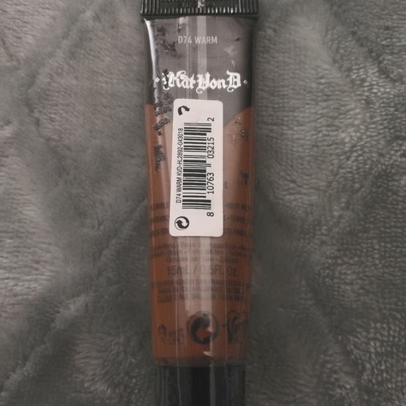 Kat Von D Mini Matte Foundation - Picture 2 of 3